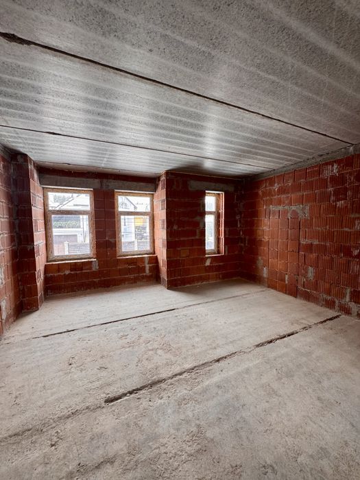 Таунхаус з закритою територією