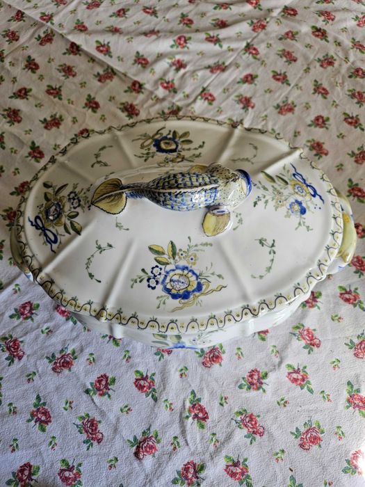 Terrina pintada à mão