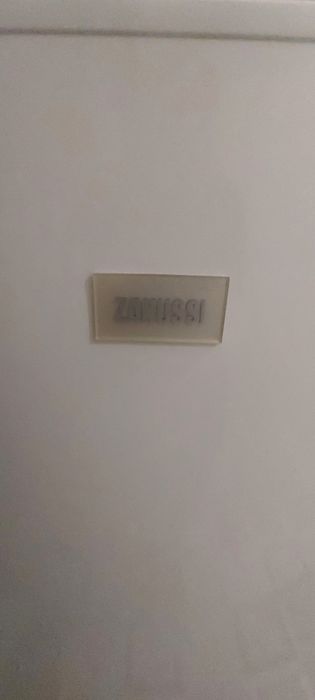 Продається морозильна камера Zanussi