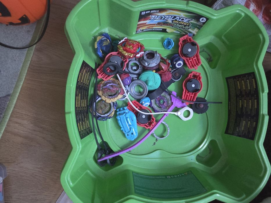 Varios bonecos marvel e outros brinquedos