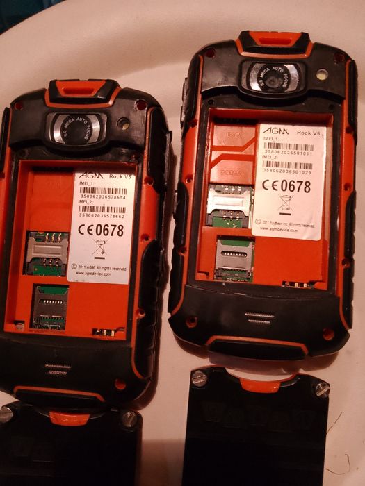 Продам телефоны:Rock v5,