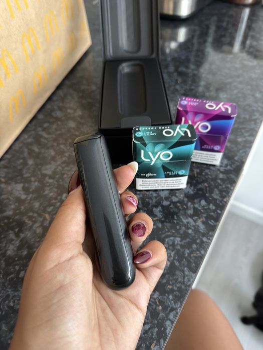 Kit Lyo - Dispositivo Jet Black + 2 maços