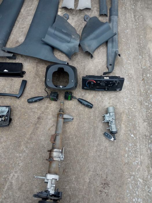 До Ланоса,Сенса всі пластики салону та багажнику,розбираю свій Ланос.