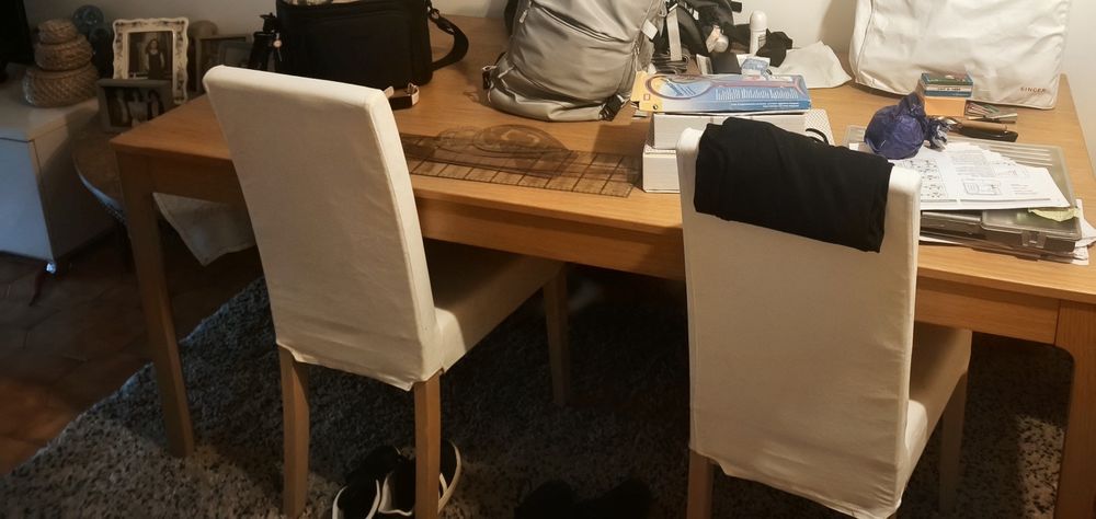 Mesa extensível 1,80  a 2,3mts pode ir com 4 cadeiras