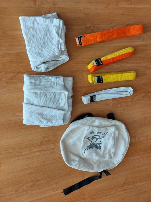 Conjunto de Karaté/Judo para criança
