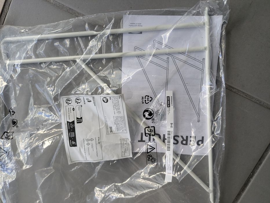 Prateleiras IKEA novas na embalagem