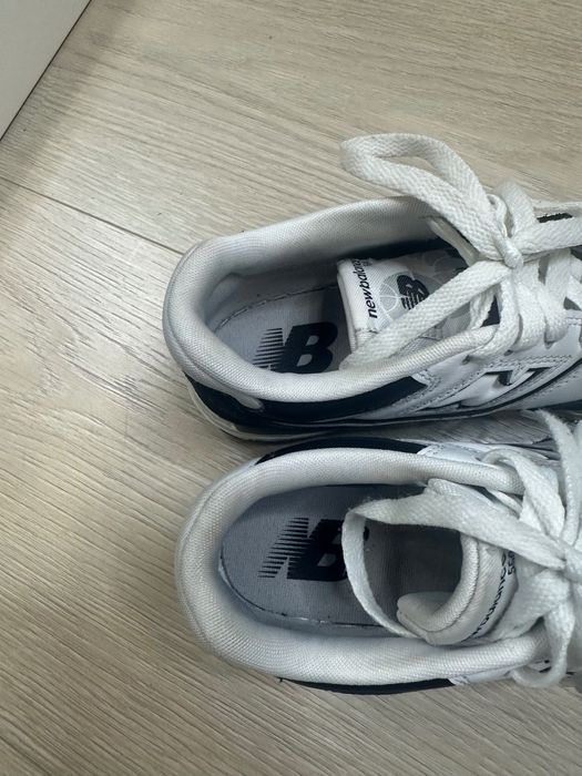 New Balance 550 pretas e brancas