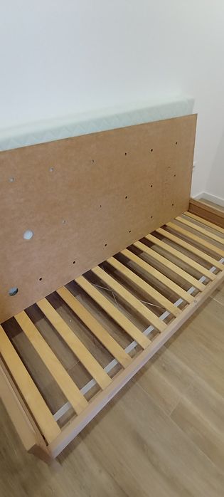 Cama solteiro IKEA com colchão e estrado