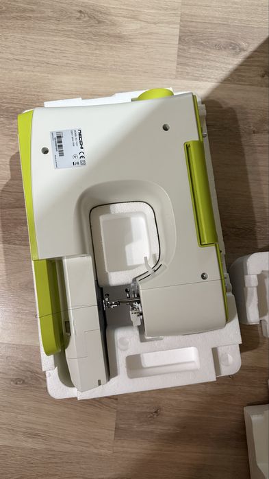 Necchi NC 102D компьютерна швейна машина