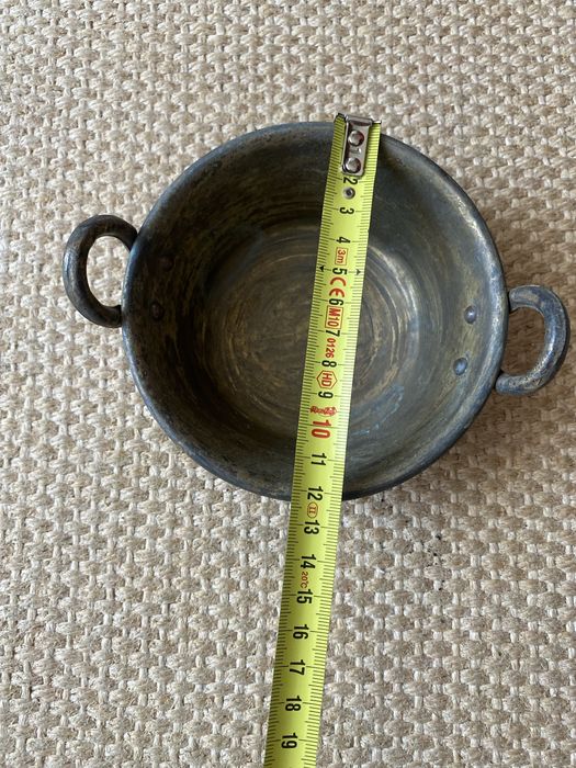 Taça antiga pequena em bronze