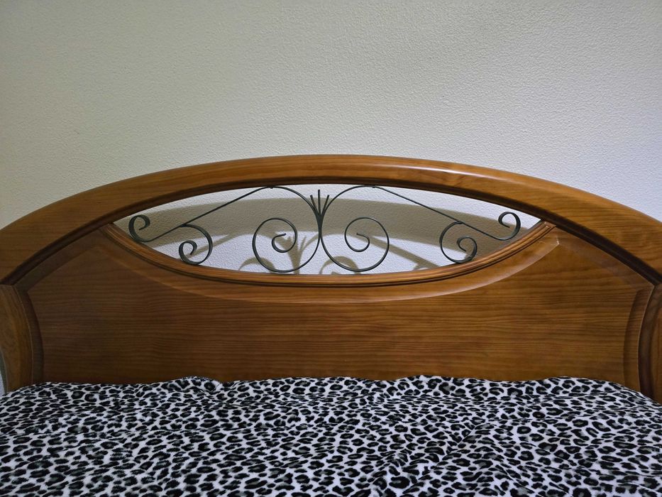 MOBÍLIA COMPLETA DE QUARTO CASAL EM MADEIRA MACIÇA