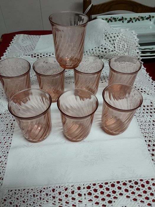 8 copos em vidro  cor salmão  estado novo