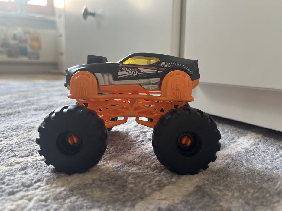 Samochodzik Monster Truck „HotWheels”