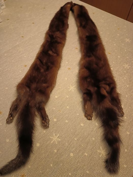 Kołnierz szalowy z 2 norek, łączony, o dł.  2  x po 85 cm  i szer .12c