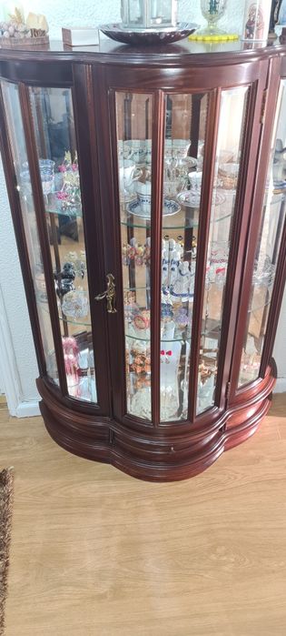 Movel vitrine como nova