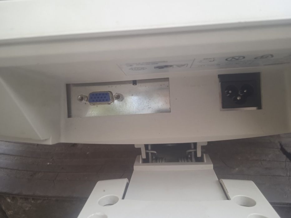 Продам срочно манитор