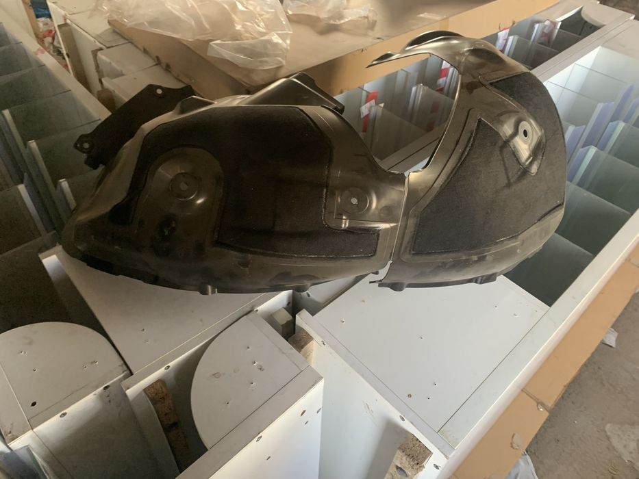 Підкрилки Tesla Model Y
