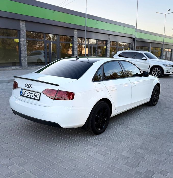 AUDI A4 Офіційне авто