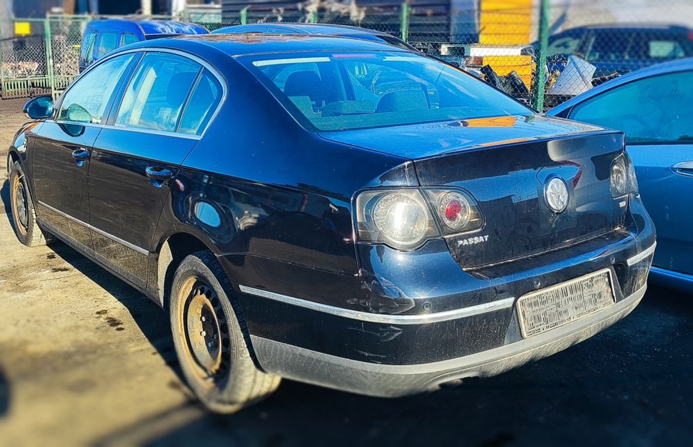 Volkswagen Passat b6 klapa tył sedan