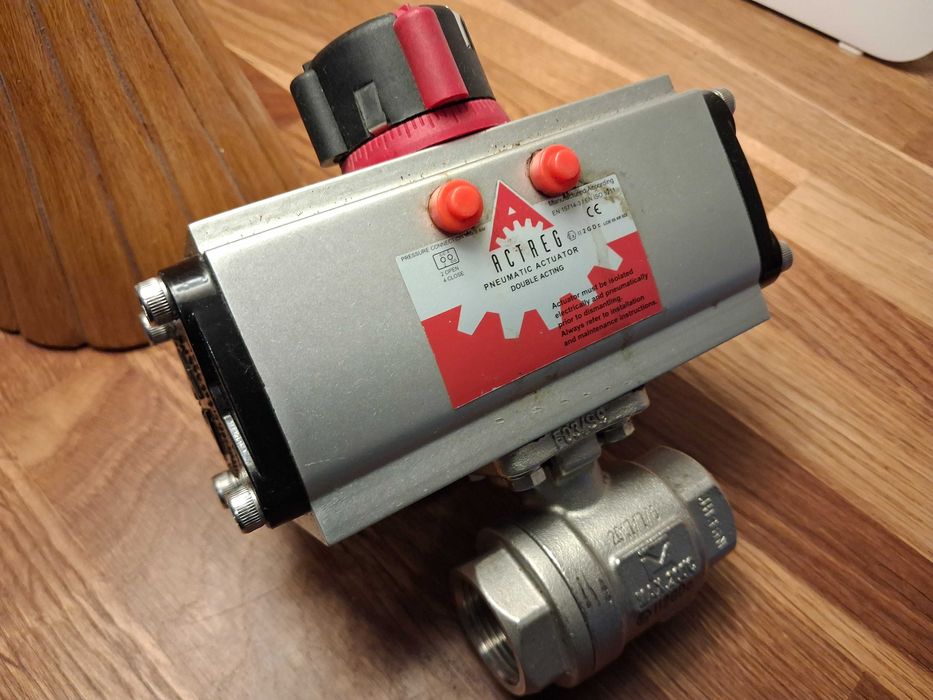 Napęd pneumatczny zaworu z zaworen DN20.