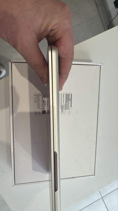 Macbook air m2 13.6 8/256 bardzo dobry stan, Pudełko + kabel + ładowarka