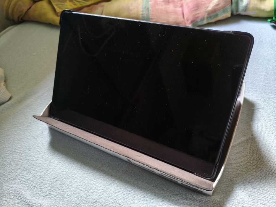 T Tablet 5G T- Mobile z firmowym etui