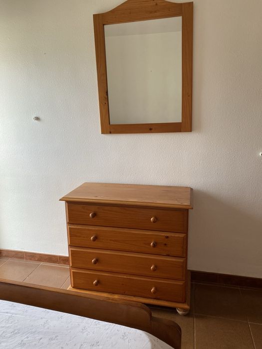 Quarto espaçoso, luminoso e pronto a entrar