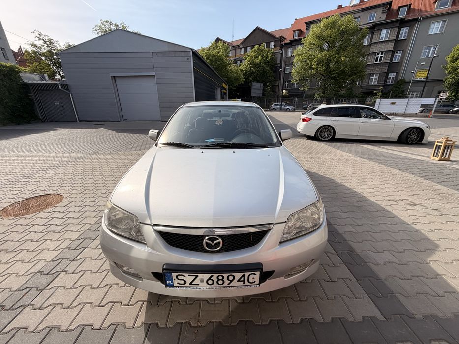 Mazda 323 rok 2002