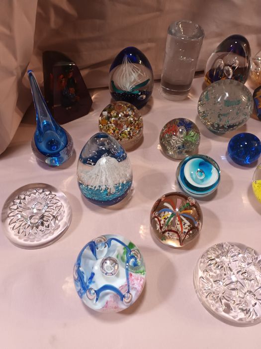 Lote de pisa papeis em vidro Murano e Marinha Grande