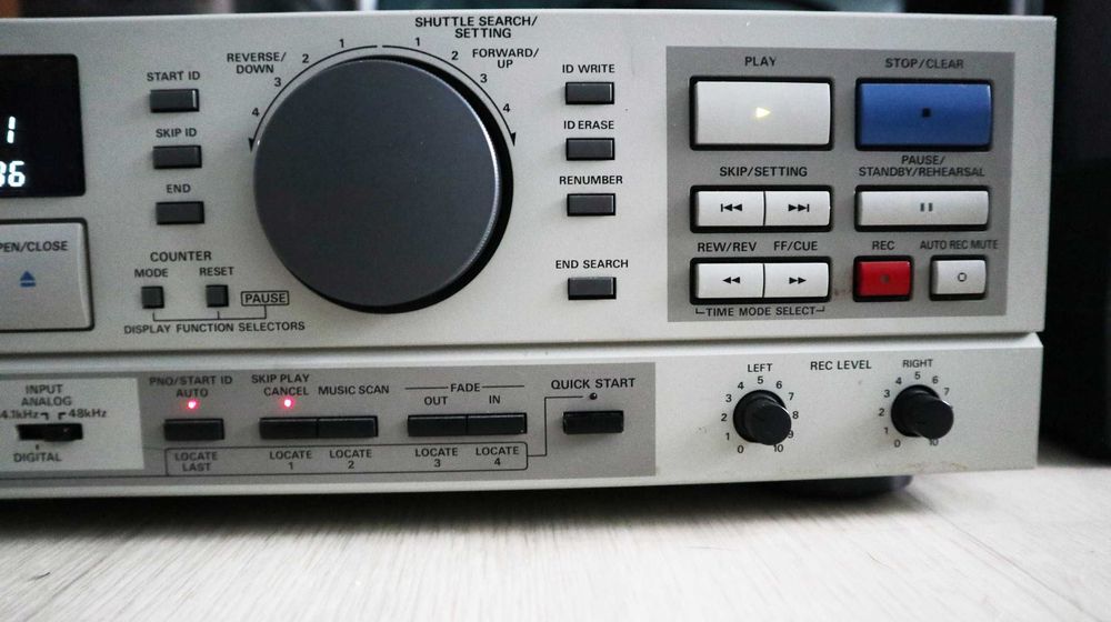 Профессиональный DAT-рекордер Panasonic SV4100 DAT и ЦАП (4 шт. PCM56)