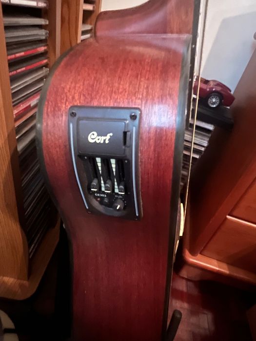 Guitarra semi-acustica