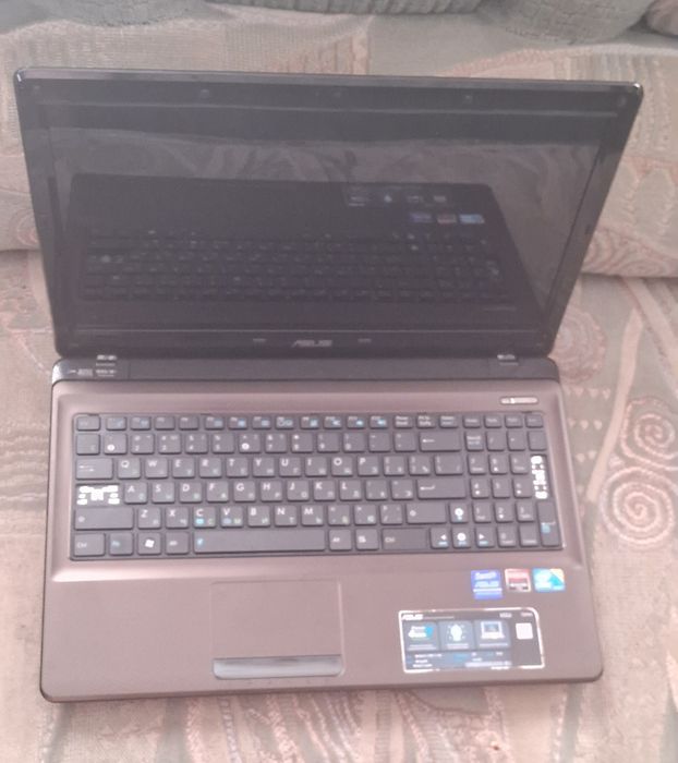 Ноутбук ASUS X-52J, 2011 року, Продам по запчастинах або цілком під відновлення. Ціна вказана за весь цілком..
