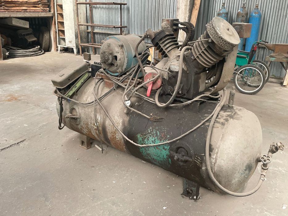 Продається компресор 380В
