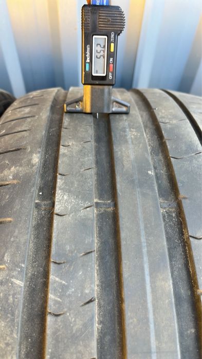Літні різноширокі шини 275/40 R21 & 315/35 21 Pirelli PZero