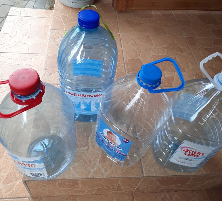 Продам пляшки пластикові.