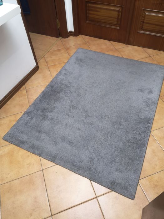 Tapete cinzento escuro