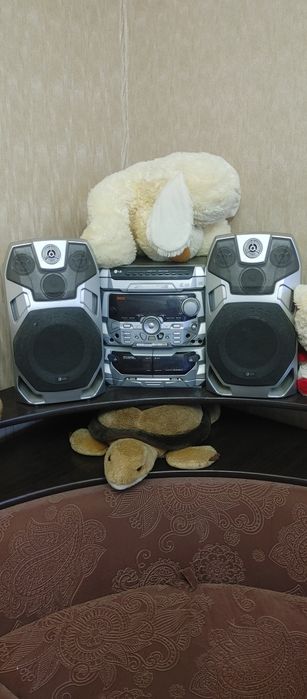 Музичьний центр LG