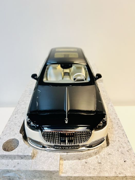 Mercedes-Benz Maybach X223 kolor czerno-biały Norev 1/18 full open