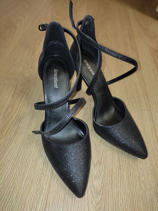 Sprzedam buty na obcasie
