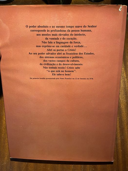 Livro do Papa João Paulo II em Portugal