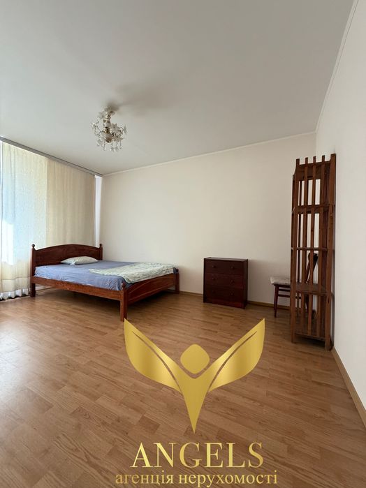 Приватний будинок в центрі: 4 спальні/3 санвузли + робоче крило, гараж