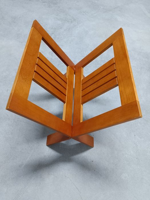 Porta revistas em madeira