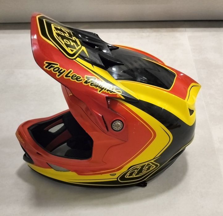 Capacete Troy lee designs D3 carbono