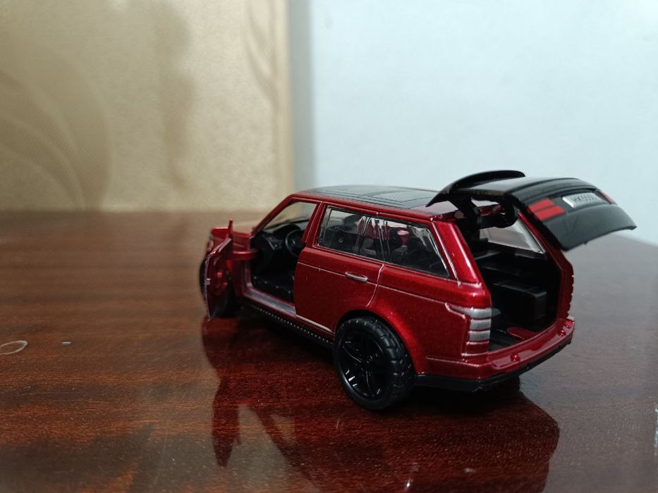 Модель Range rover (игрушечная)