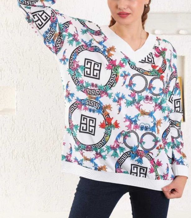 Bluza dekolt V wzory 42/44/46 R. UNIWERSALNY biała