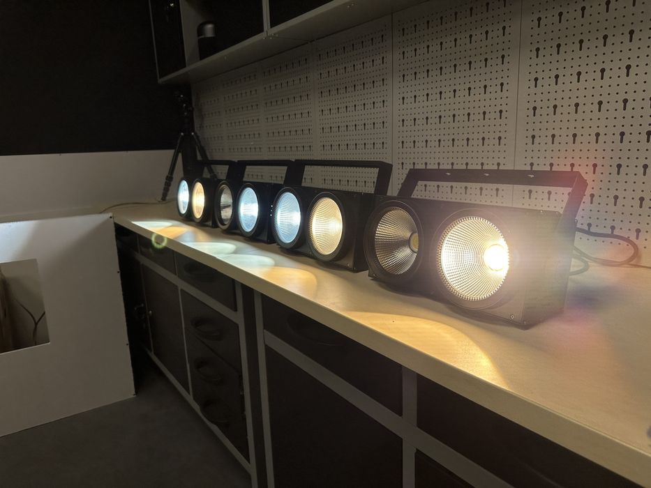 Lote de material de Iluminação profissional DMX (barras LED, blinders, laser, fogo, fumo)