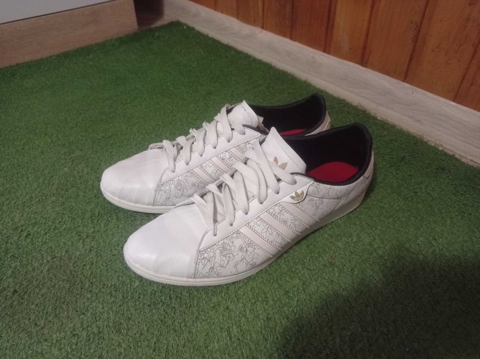 Кросівки adidas оригінальні.Натуральна шкіра.