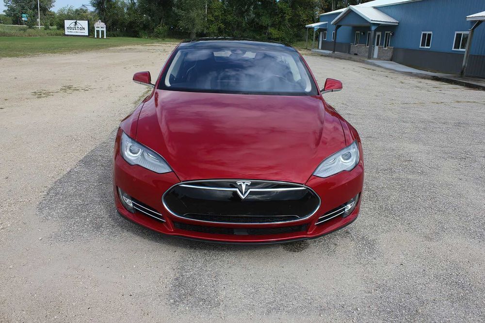 Tesla Model S P85D      2015