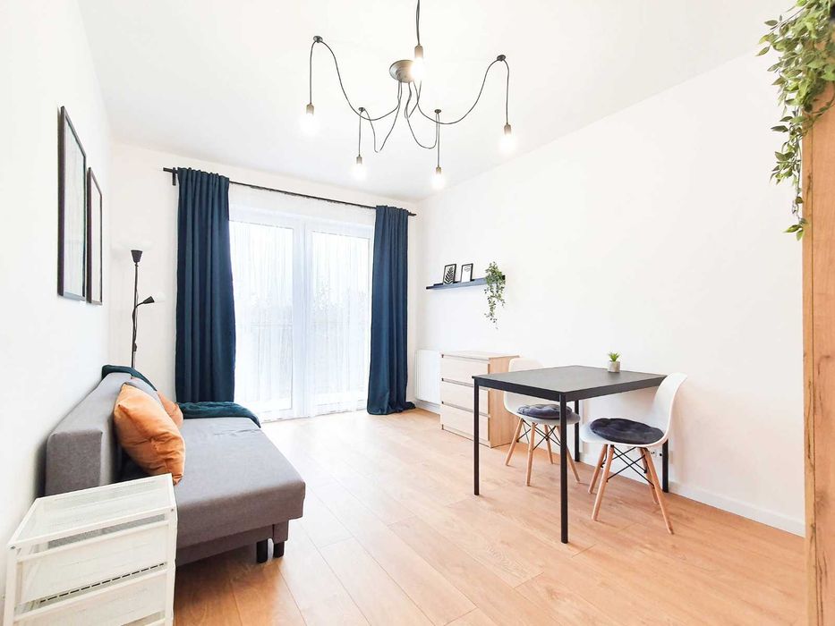 Duża jedynka dla dziewczyny balkon mieszkanie 3 osobowe Pogoń UŚ tramwaj