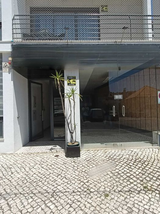Arrendamento de loja com 156M Ramada